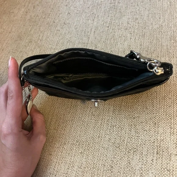 Black coach wristlet - Picture 4 of 4
